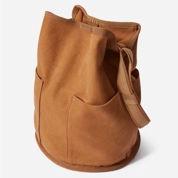 Everlane Handbags - Everlane lantern thick quality 100% cotton canvas caramel brown bucket bag